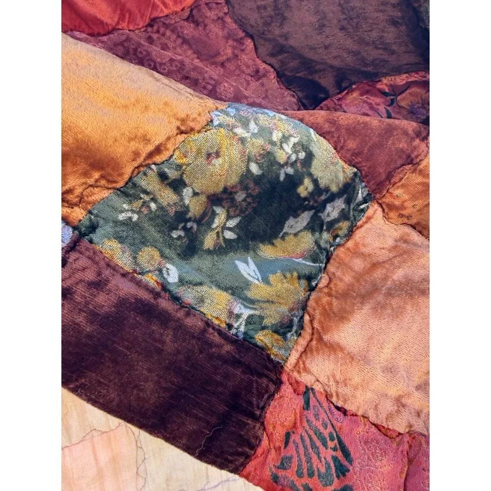 Vtg Velvet Patchwork Quilt Bedspread Q/King Boho Cozy‎ Cottage Witchy READ